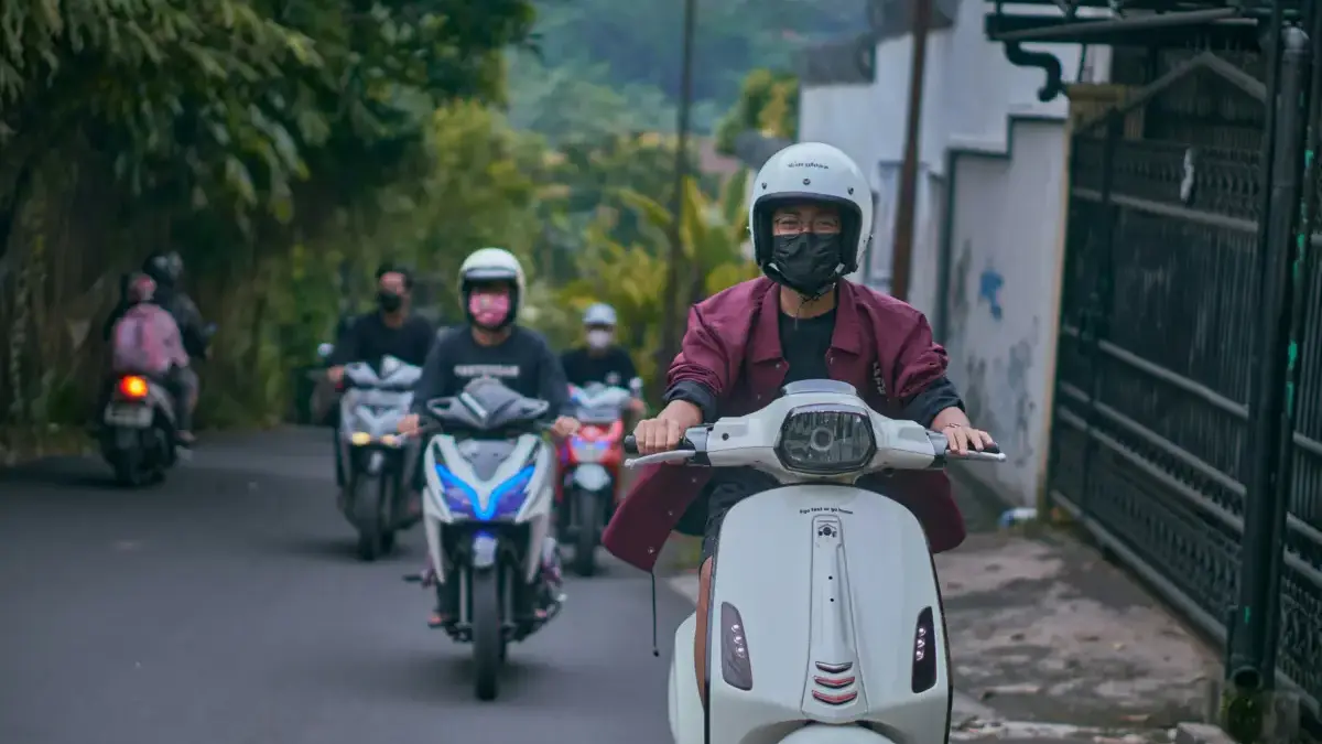 Ilustrasi pengendara motor
