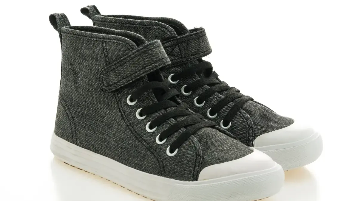 5 Sepatu Lokal untuk Sekolah: Murah, Nyaman, dan Tahan Lama!