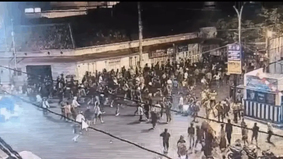 Bentrok Suporter Usai Laga PSIM vs Persib