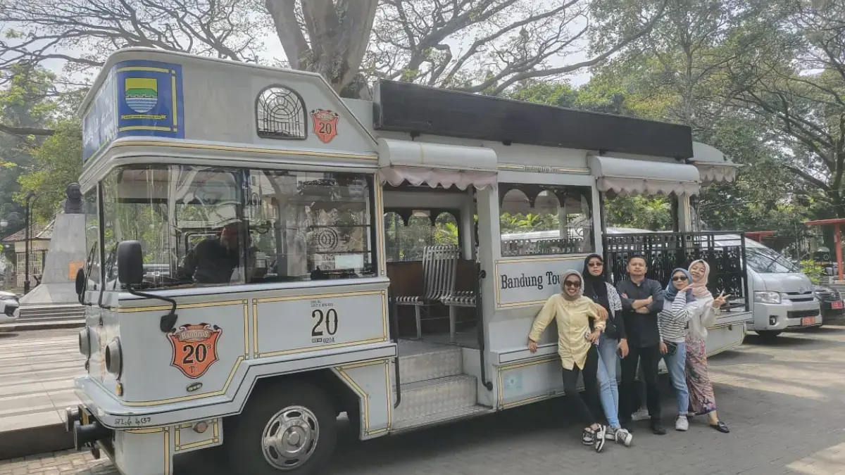 Bus wisata Bandros