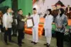 - Bupati Bandung Dadang Supriatna memberikan suprise kepada para petugas upacara dari unsur Paskibraka