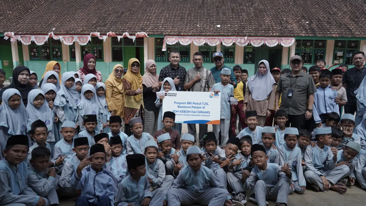 BRI Serahkan Simbolis Beasiswa Pelajar & Kick Off Renovasi Sekolah di Sukabumi