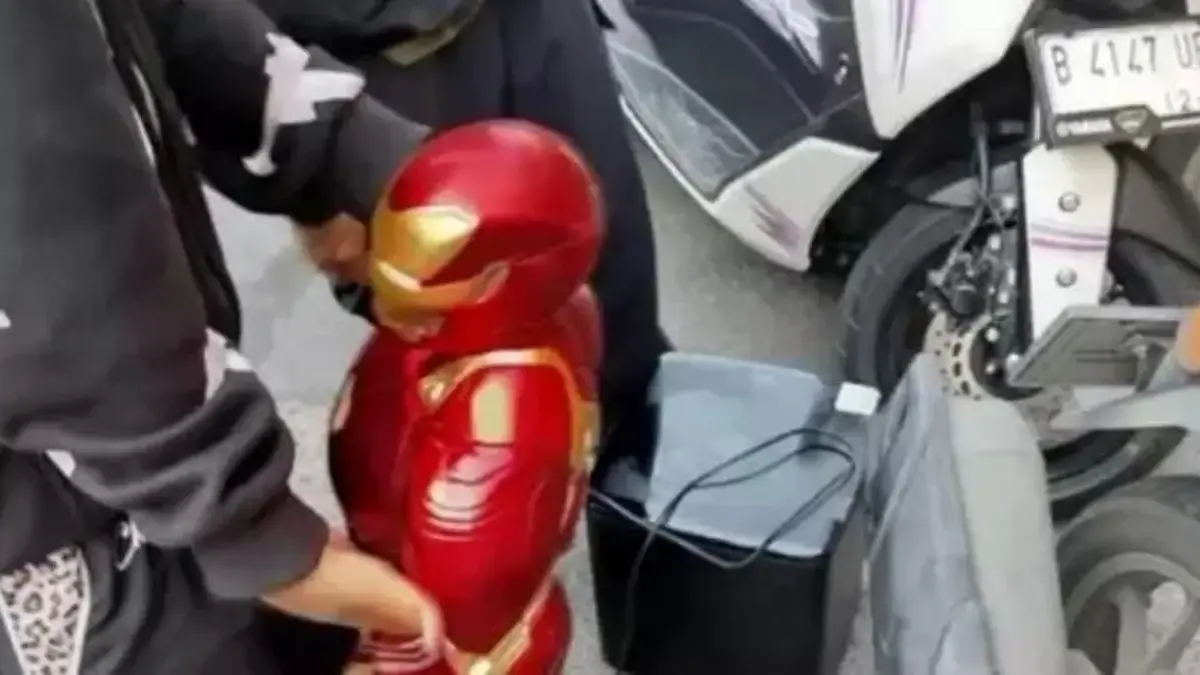 Action figur Iron Man Ahmad Sahroni