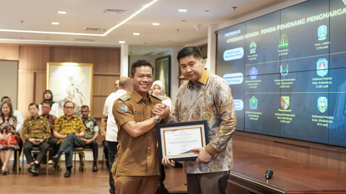 Dukung Program 3 Juta Rumah, Bupati Bandung Diganjar Penghargaan Tingkat Nasional