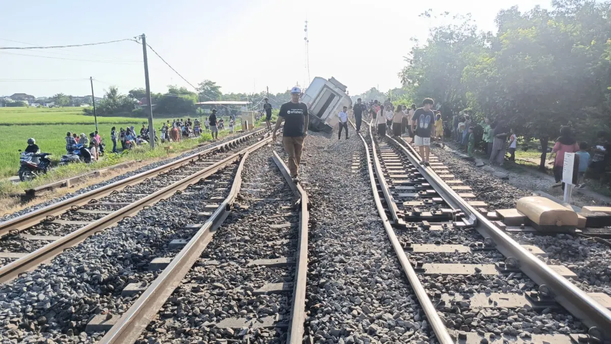 KA Argo Bromo Anggrek Anjlok di Stasiun Pegadenbaru 5 Gerbong Tergelincir