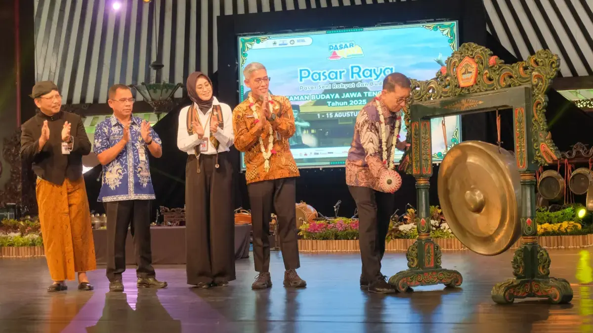 Gelaran Pasar Rakyat dan Budaya (Pasar Raya) resmi dibuka di Taman Budaya Jawa Tengah (TBJT), Kota Surakarta
