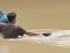 Penghulu nekat seberangi sungai