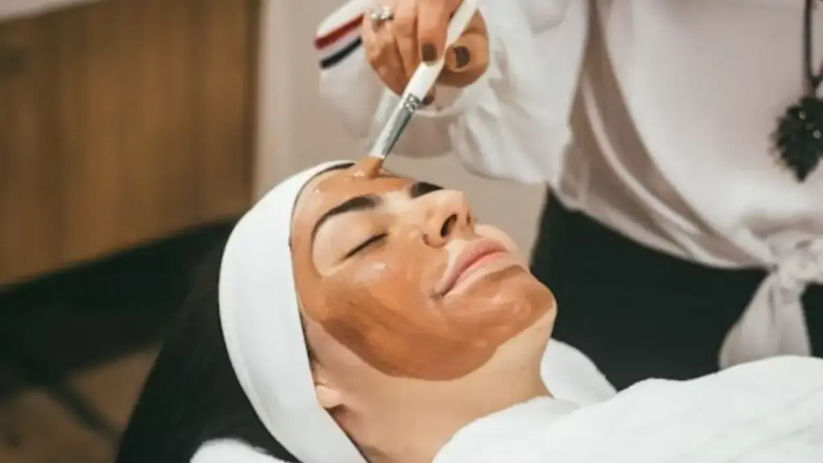 Apa Itu Facial Wajah? Manfaat & Jenis yang Perlu Kamu Tahu Apa Itu Facial Wajah? Manfaat & Jenis yang Perlu Kamu Tahu