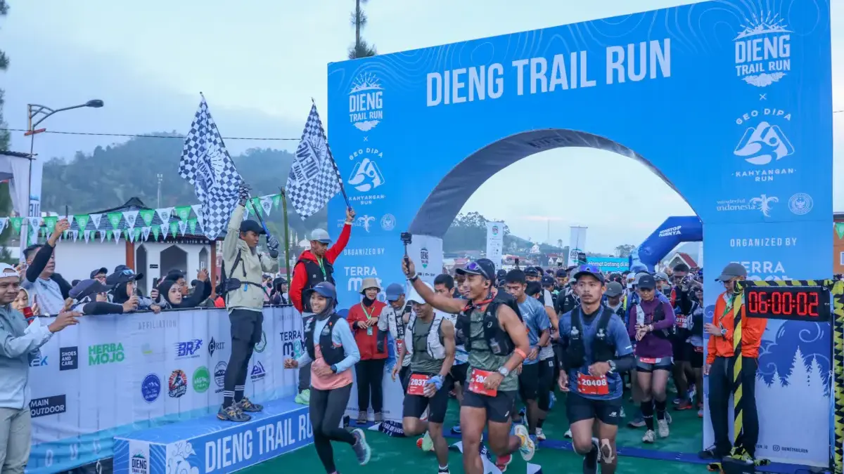 Sebanyak 1.700 pelari (runners) lintas negara menjelajah kawasan Dataran Tinggi Dieng Kabupaten Wonosobo