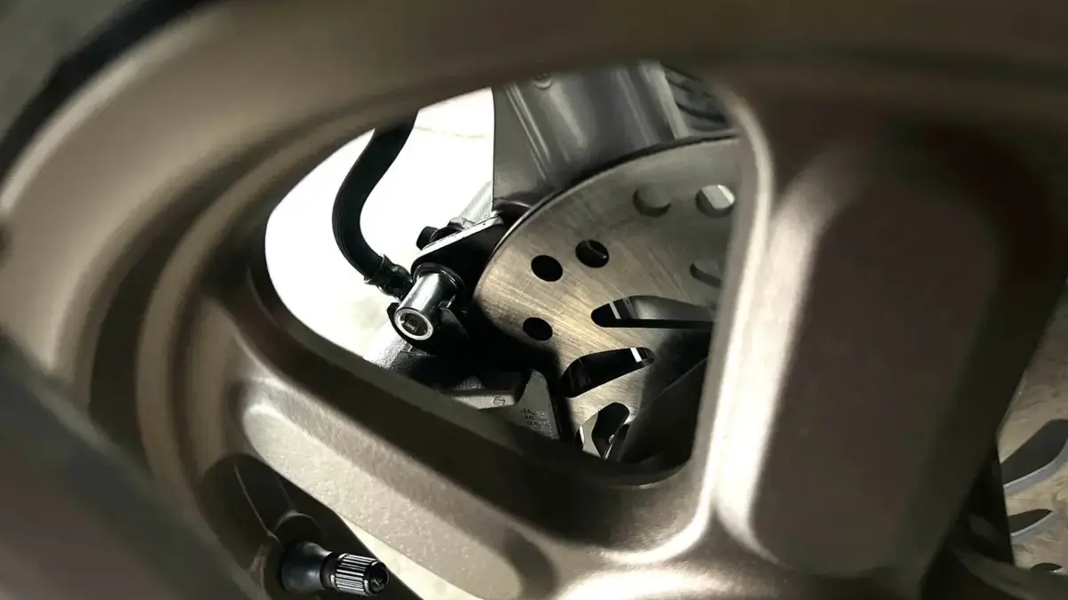 Sistem pengereman adalah salah satu komponen terpenting pada sepeda motor