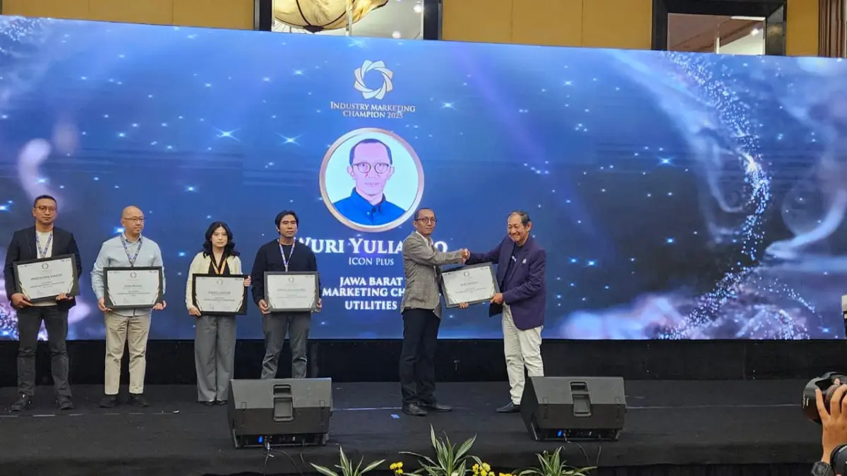 PLN Icon Plus Jawa Barat Raih Penghargaan Industry Marketing Champion 2025 Sektor Utilities