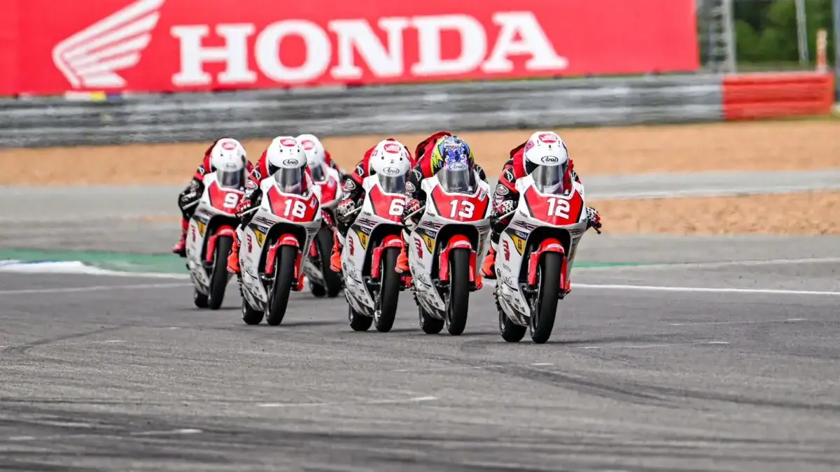 Pebalap belia Indonesia binaan PT Astra Honda Motor (AHM) kembali menorehkan prestasi membanggakan di ajang