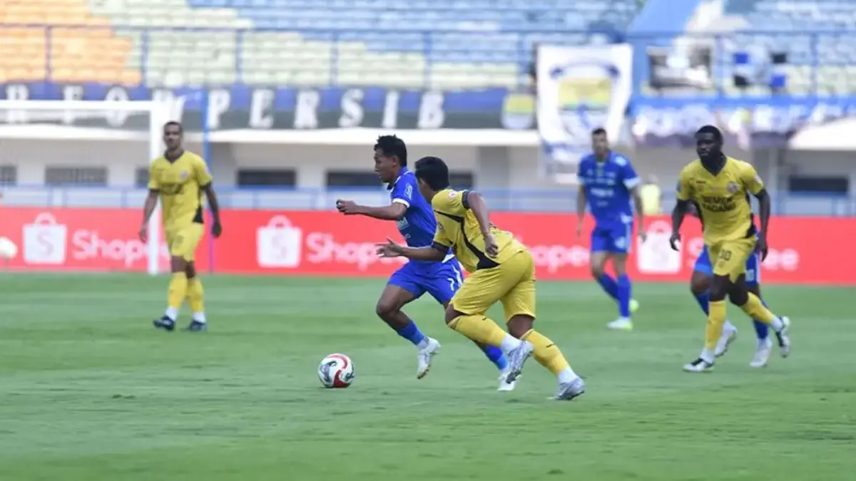 Persib vs Semen Padang