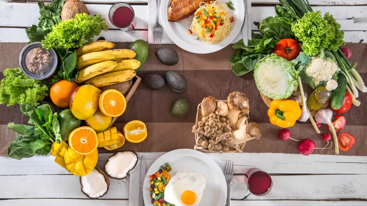 Diet atau Pola Makan Seimbang? Panduan Lengkap Menurunkan Berat Badan Tanpa Tersiksa