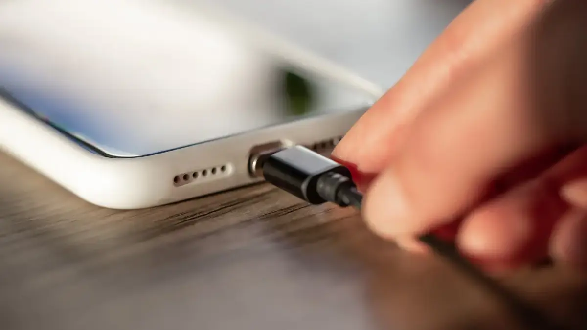 Tips Merawat Baterai Handphone agar Awet