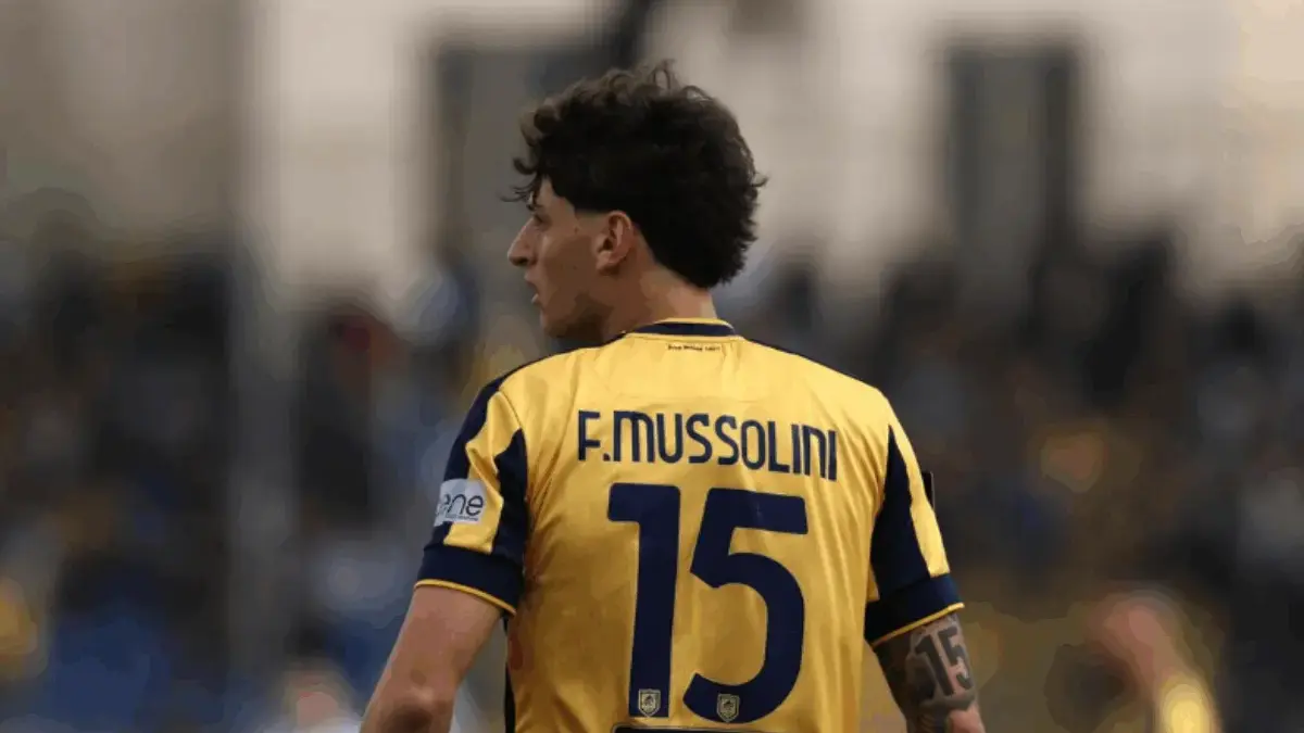 Mussolini di Punggungnya, Namun Masa Depan Sepak Bola di Kakinya