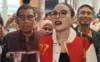 Tangkapan layar Nikita Mirzani saat menjalani sidang