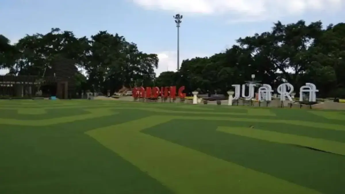 Potret kawasan alun-alun Kota Bandung