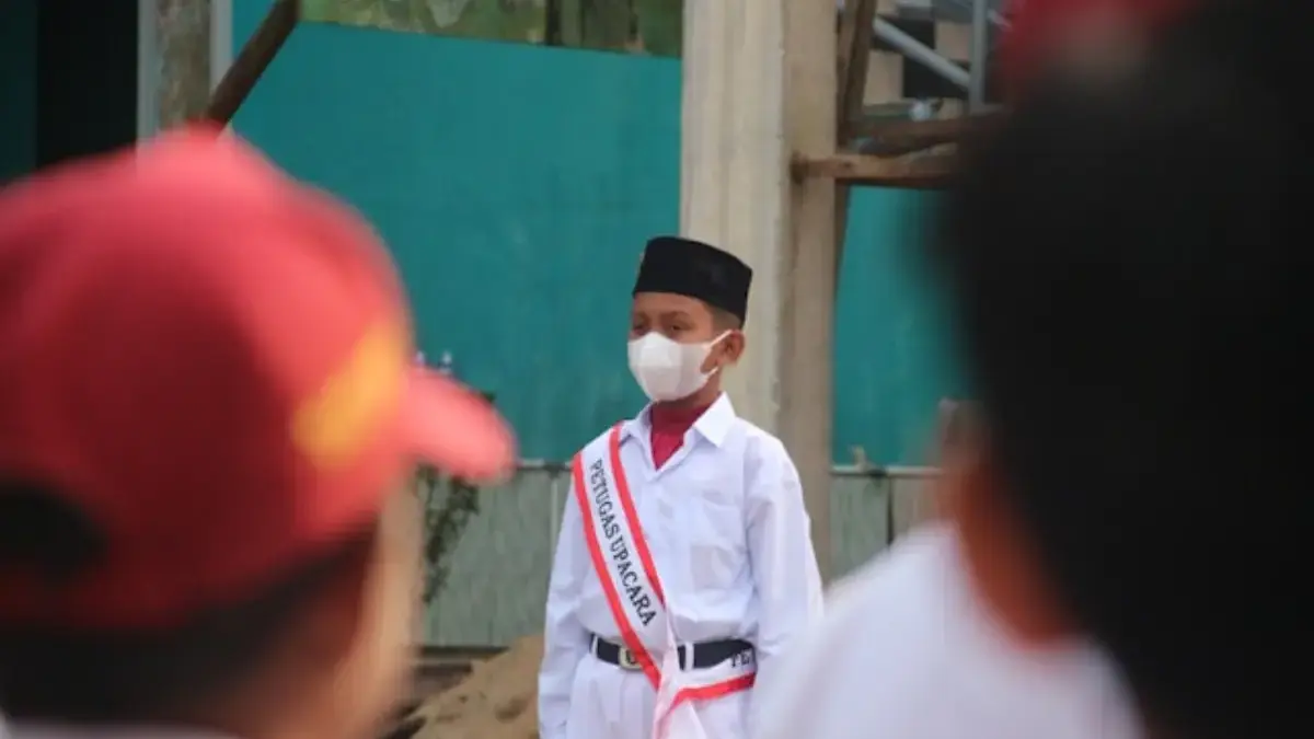 Ilustrasi upacara penurunan Bendera Merah Putih