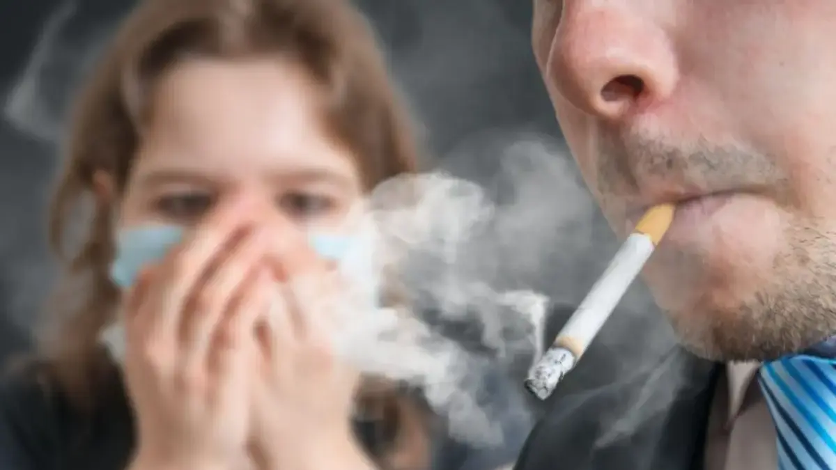 ILUSTRASI bahaya asap rokok bagi istri perokok, karena beresiko kena kanker paru.