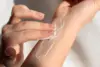 Perbedaan body lotion dan body serum