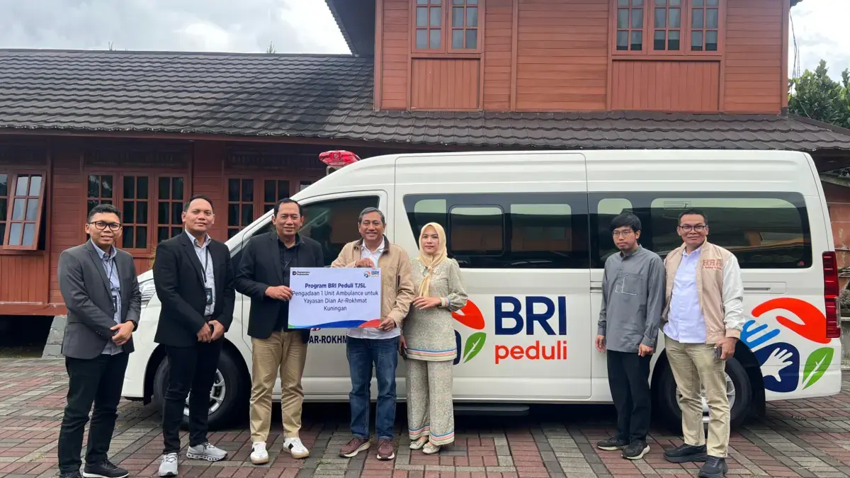 BRI menyalurkan bantuan 1 unit ambulance kepada Yayasan Dian Ar-Rokhmat Kuningan.