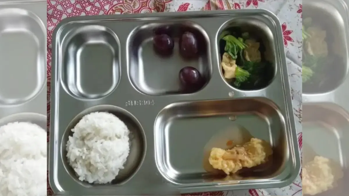 Menu MBG yang viral di media sosial karena dinilai \'minimalis\' untuk siswa madrasah di Kawalu pada Kamis 4 Sep