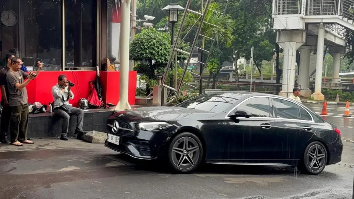 Potret mobil dari mantan Wakil Menteri Ketenagakerjaan (Wamenaker), Imamanuel Ebenezer