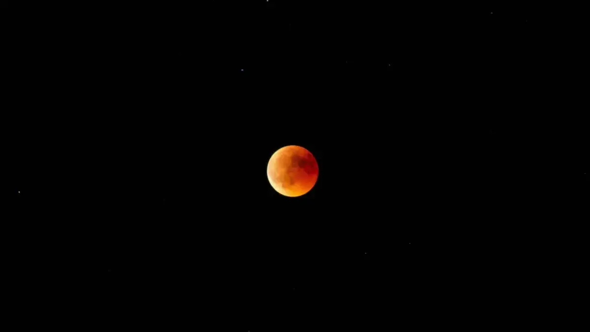 Gerhana Bulan: Fenomena \"Blood Moon\" Total Terjadi Malam Tadi 7-8 September di Indonesia
