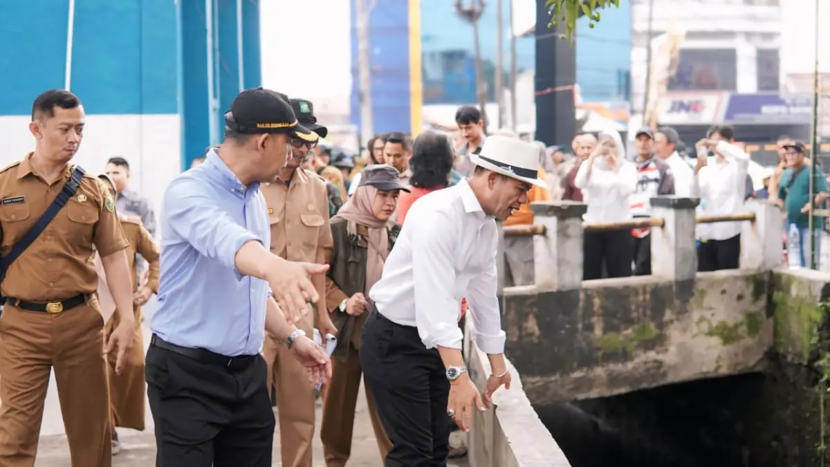 Bupati Bandung Dadang Supriatna melakukan inspeksi