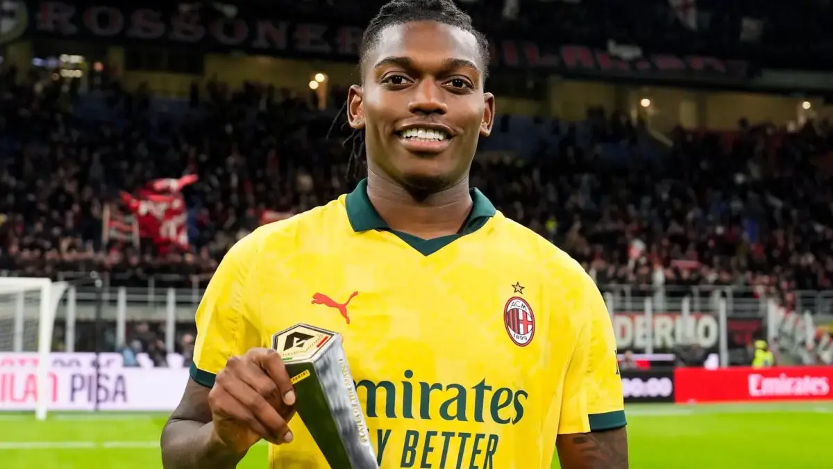 Dua Gol Rafael Leao Antar AC Milan Rebut Puncak Klasemen Liga Italia 2025