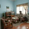 Prompt AI prank foto orang asing masuk rumah.
