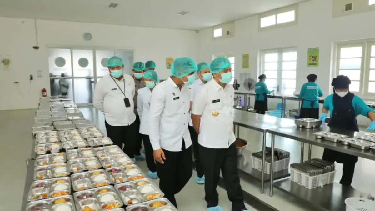 Cek SPPG Jebres, Ahmad Luthfi Minta Percepat Penerbitan SLHS di Jateng