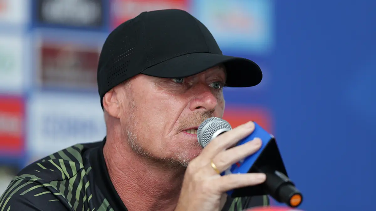 Kata Pelatih Persis Solo Usai Dikalahkan 10 Pemain Persib Peter de Roo