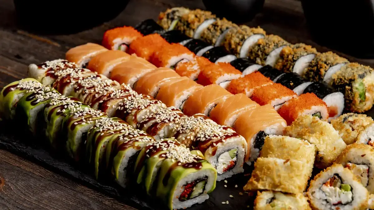 5 Rekomendasi Sushi Halal di Bandung, Enak, Stylish, dan Aman untuk Muslim