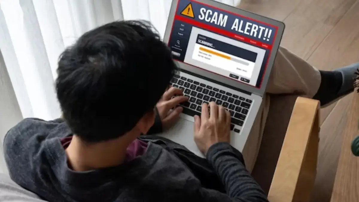 ILUSTRASI bermain aplikasi penghasil uang yang rawan penipuan.