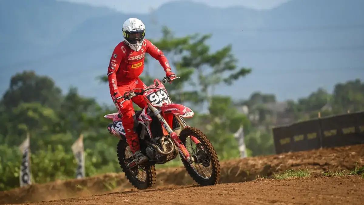 Crosser Astra Honda Yakin Tampil Kencang di Final Kejurnas Motocross 2025 Crosser muda Astra Honda Racing Team (AHRT), Arsenio Algifari