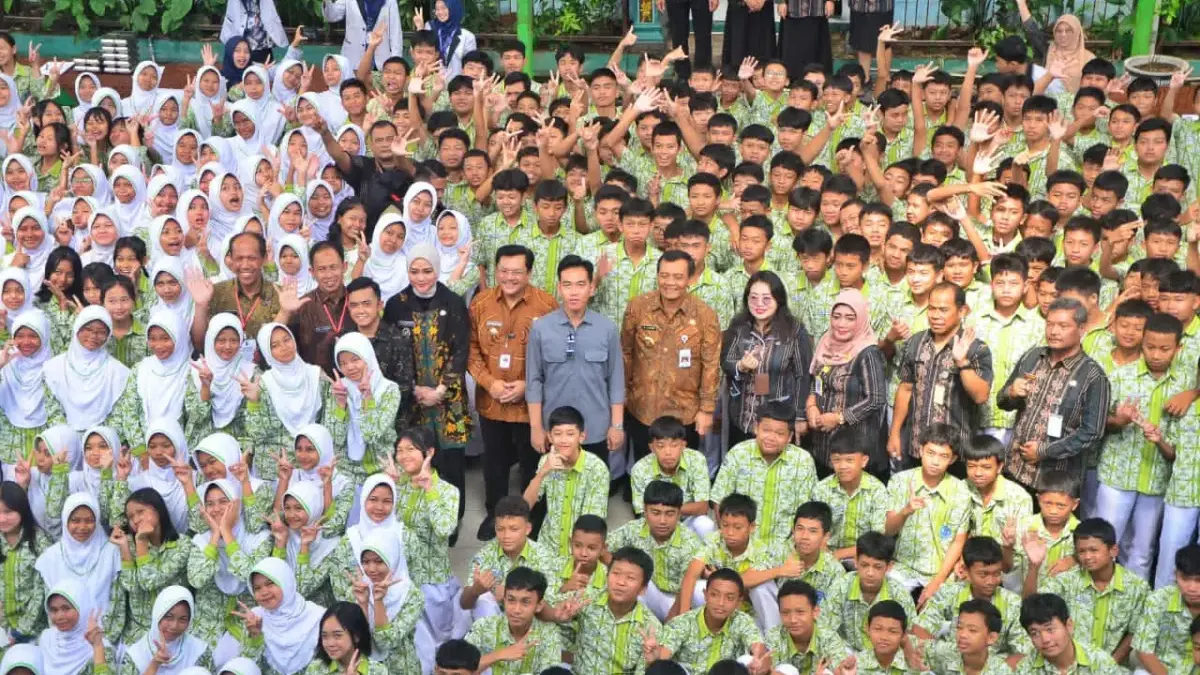 MBG di Jawa Tengah Telah Sasar 6,3 Juta Penerima Manfaat, Wapres Gibran dan Gubernur Luthfi Tinjau Langsung MBG di Jawa Tengah Telah Sasar 6,3 Juta Penerima Manfaat, Wapres Gibran dan Gubernur Luthfi Tinjau Langsung