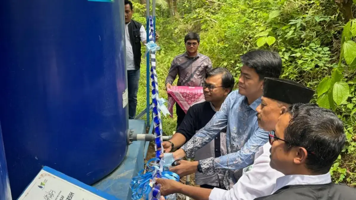 Karyawan XLSMART Lakukan Aksi Sosial Salurkan Bantuan Beras di Jawa Barat dan Bangun Sarana Air Bersih Karyawan XLSMART Lakukan Aksi Sosial Salurkan Bantuan Beras di Jawa Barat dan Bangun Sarana Air Bersih di DIY