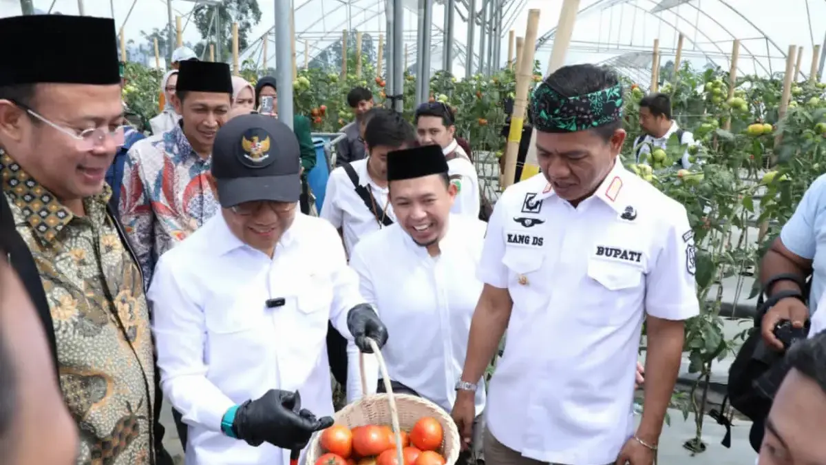 Kunjungi Bandung, Menko Muhaimin Puji Ekosistem Ekonomi Pesantren Al-Ittifaq Kunjungi Bandung, Menko Muhaimin Puji Ekosistem Ekonomi Pesantren Al-Ittifaq