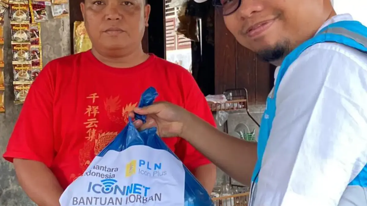Terkoneksi dengan Hati, PLN Icon Plus Sigap Menyalurkan Bantuan Banjir di Padangsidimpuan  