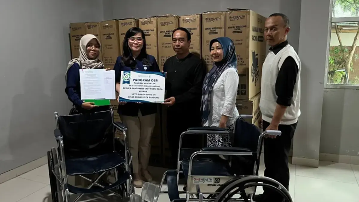 BPJS Kesehatan Bandung Salurkan 18 Kursi Roda untuk UPTD Rumah Singgah Dinas Sosial Kota Bandung