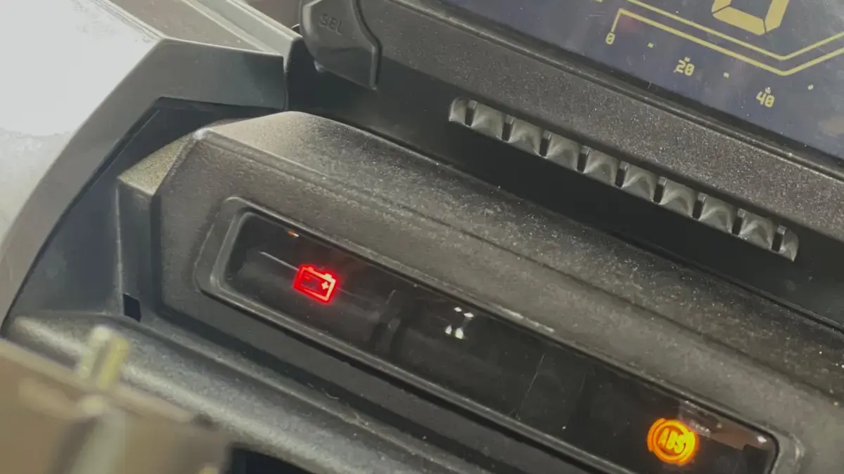 Lampu Indikator Aki Menyala, Ini yang Harus Dilakukan Pengendara Honda