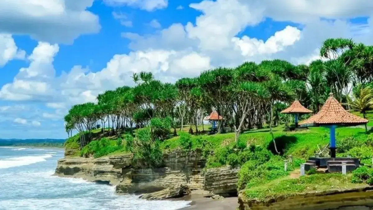 4 Rekomendasi Pantai Tercantik di Jawa Barat, Ada yang Mirip Tanah Lot! Potret Pantai Batu Hiu