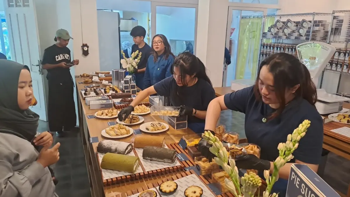 Tjitarum Resmi Dibuka, Hadirkan Oleh-Oleh Bandung yang Benar-Benar Mewakili Jati Diri Jawa Barat Kue