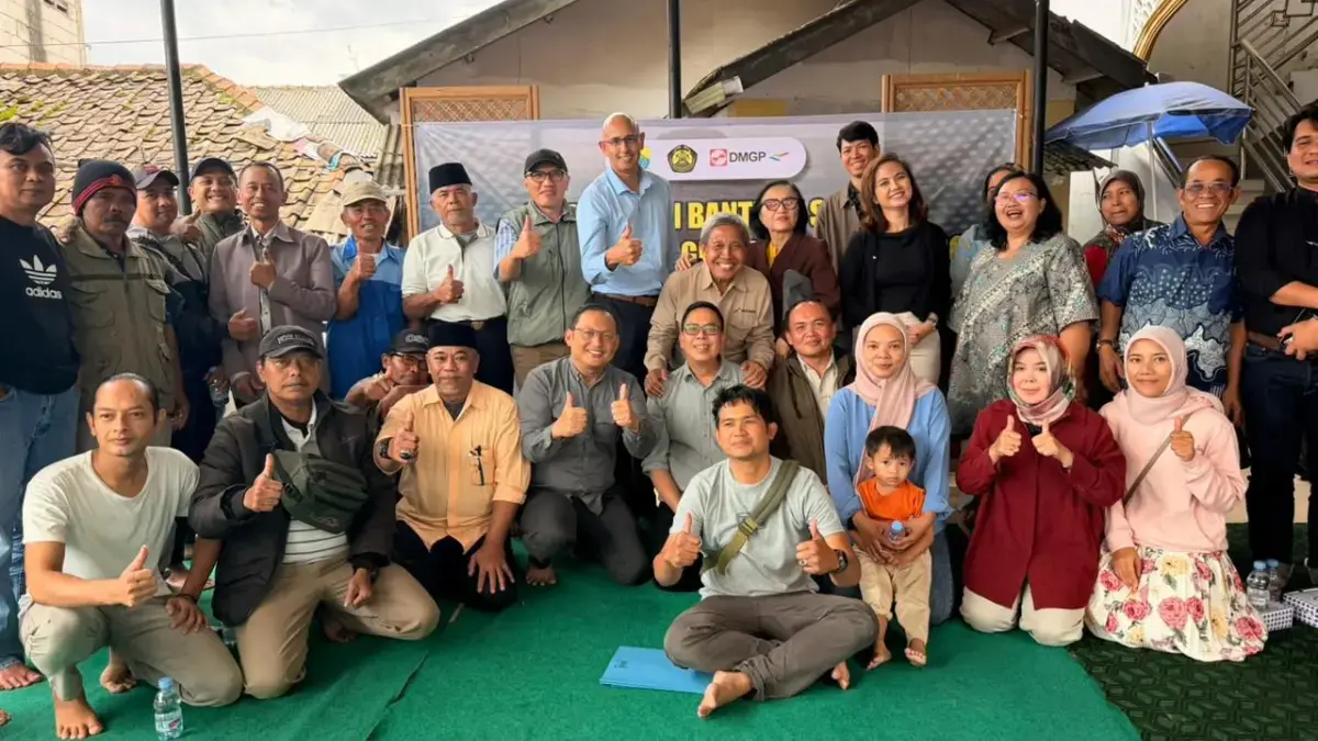 DMGP Serahkan Bantuan Sosial kepada Masyarakat Kampung Ciguntur