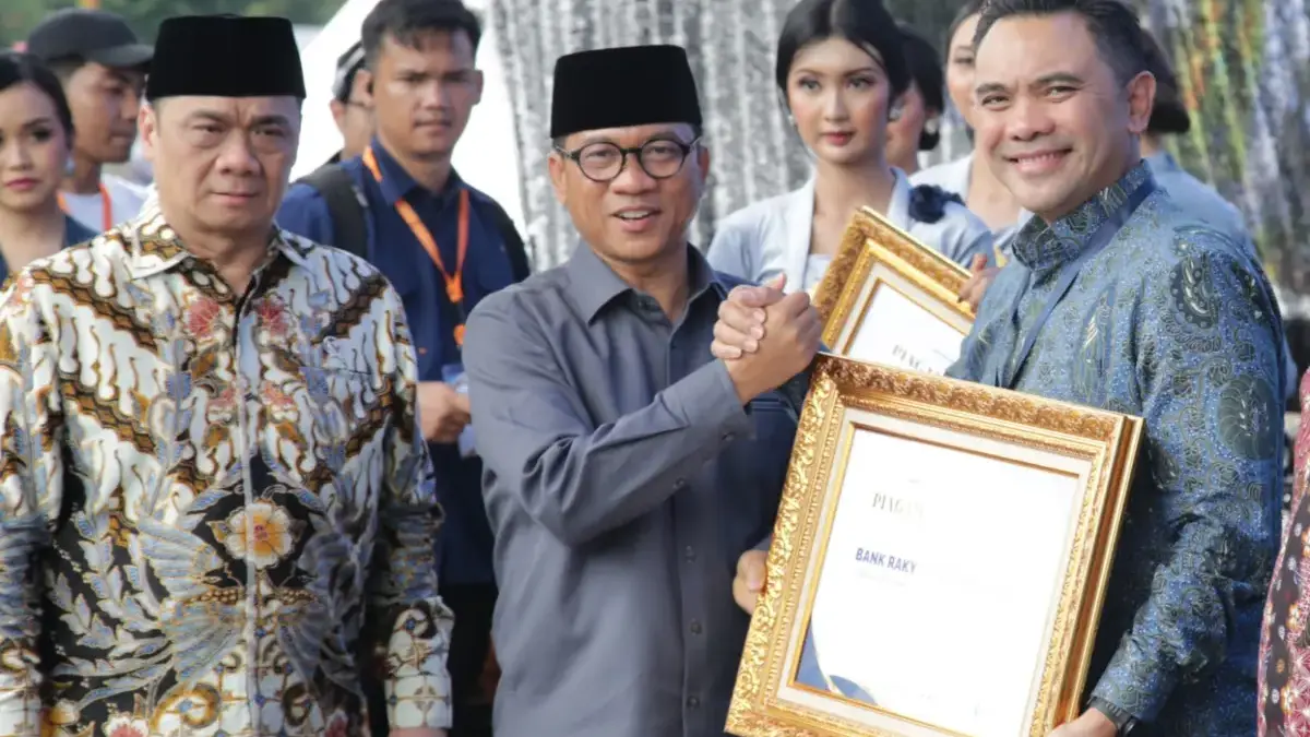 Konsisten Dorong Kemajuan Ekonomi Desa, BRI Raih Penghargaan pada Puncak Hari Desa Nasional 2026 Konsisten Dorong Kemajuan Ekonomi Desa, BRI Raih Penghargaan pada Puncak Hari Desa Nasional 2026