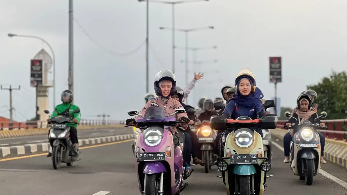 Hijabers Serenity Ride Satukan Pecinta Scoopy yang Stylish di Cirebon