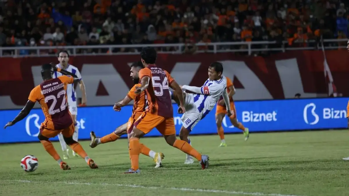 Imbang Lawan Borneo FC, Persib Rayakan Lebaran di Puncak Klasemen Borneo FC vs Persib