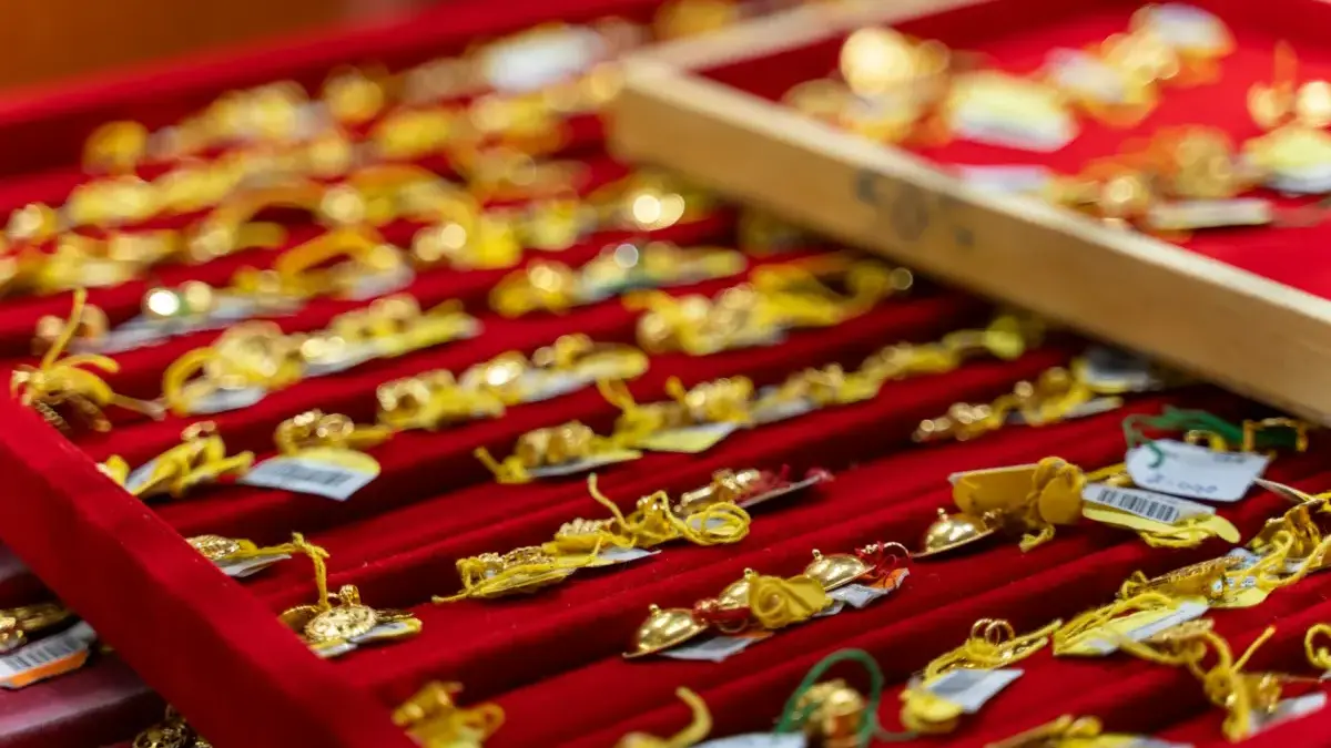 Ilustrasi emas perhiasan